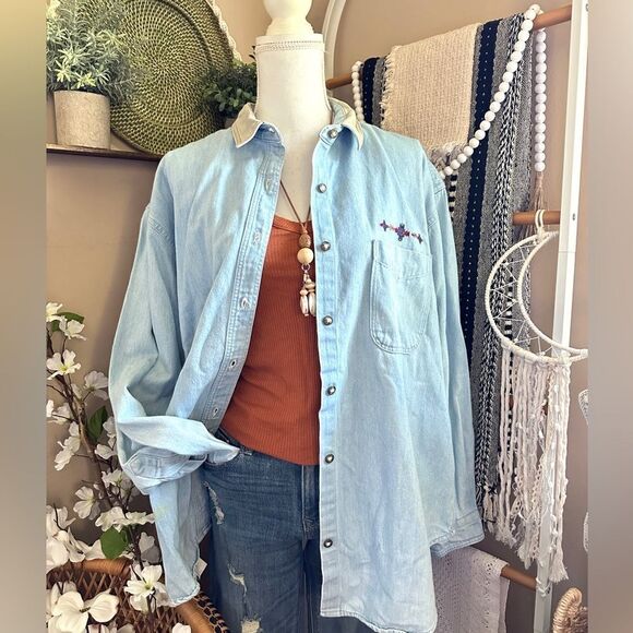 Vintage Woolrich Southwestern Double Sided Tribal Embroidered Bleach Denim Top - Picture 1 of 14